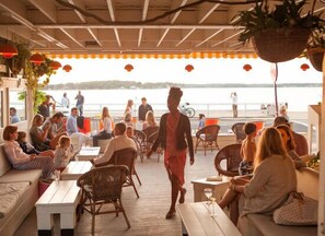 Dining - Sunset Beach (Shelter Island Heights)