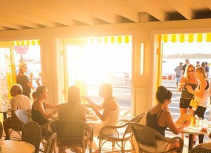 Dining - Sunset Beach (Shelter Island Heights)