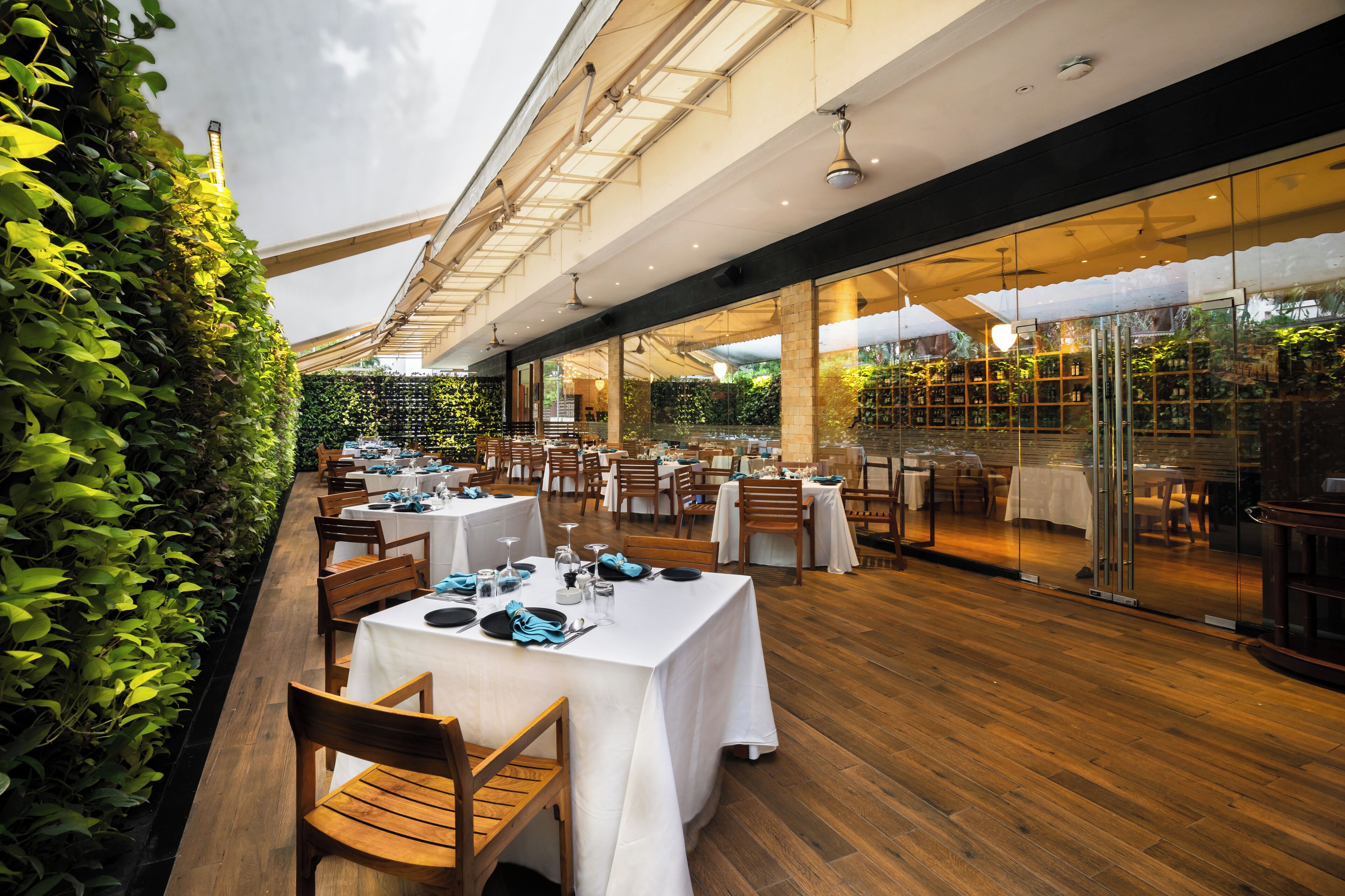 2 restaurants, breakfast, lunch, dinner served; Italian cuisine