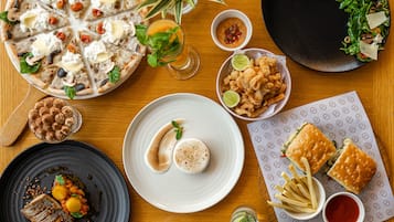 2 restaurants, breakfast, lunch, dinner served; Italian cuisine