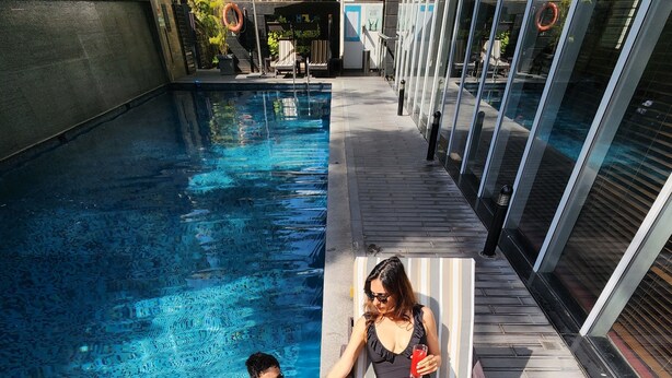 A poolside area with a lounge chair and a pool. - Marriott Suites Pune (Pune)