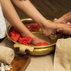 Couples treatment rooms, steam room, body treatments, aromatherapy