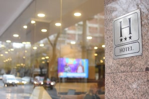 Front of property - Ritz Hotel Mendoza (Mendoza)