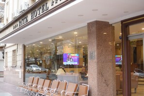 Front of property - Ritz Hotel Mendoza (Mendoza)