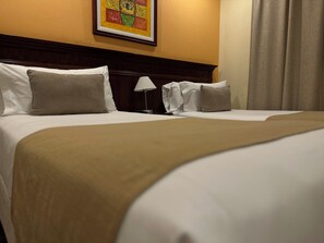 Standard Double Room | In-room safe, desk, free WiFi, bed sheets - Ritz Hotel Mendoza (Mendoza)