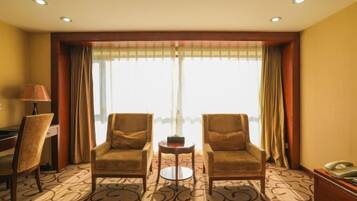 Minibar, in-room safe, alarm clocks