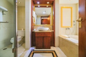 Minibar, coffres-forts dans les chambres, réveils