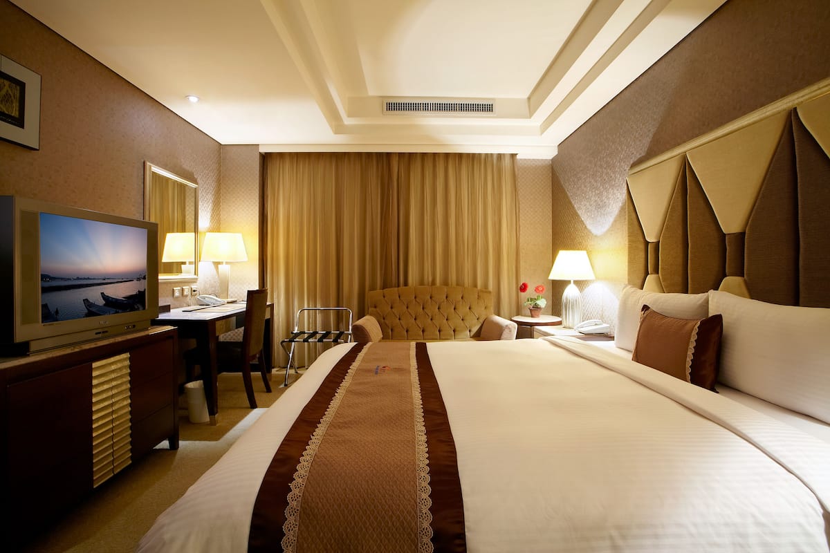 Kamar Double Superior | Minibar gratis, brankas, meja kerja, dan setrika/meja setrika