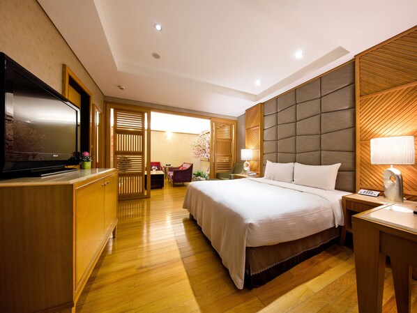 Suite presidencial, 1 habitación | Artículos del minibar gratis y caja de seguridad en la habitación