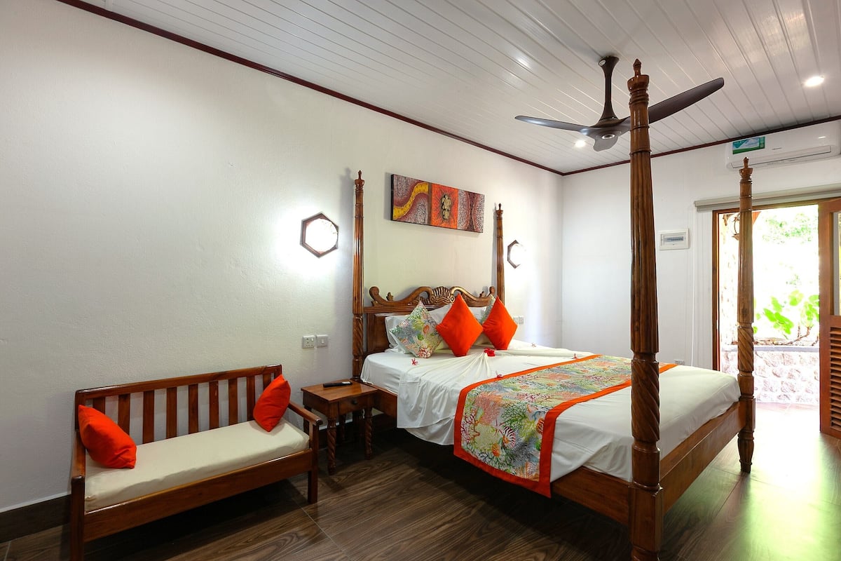 Family Apartment, 2 Bedrooms | 2 bedrooms, in-room safe, individually decorated, individually furnished