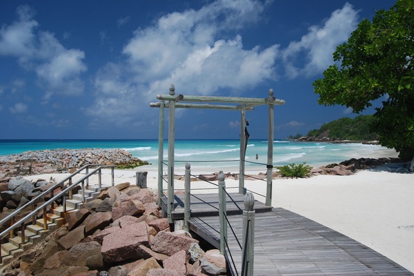 Private beach, white sand, sun loungers, beach towels