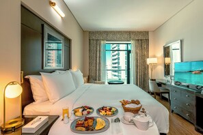 Deluxe King | Premium bedding, in-room safe, laptop workspace, blackout curtains - TIME Oak Hotel & Suites (Dubai)