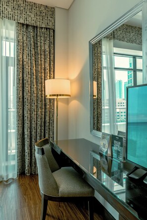 Premium bedding, in-room safe, laptop workspace, blackout curtains - TIME Oak Hotel & Suites (Dubai)