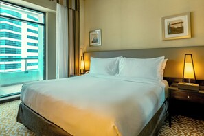 Executive Suite One Bedroom | เครื่องนอนระดับพรีเมียม, ตู้นิรภัยในห้องพัก, พื้นที่ทำงานแบบใช้แล็ปท็อป