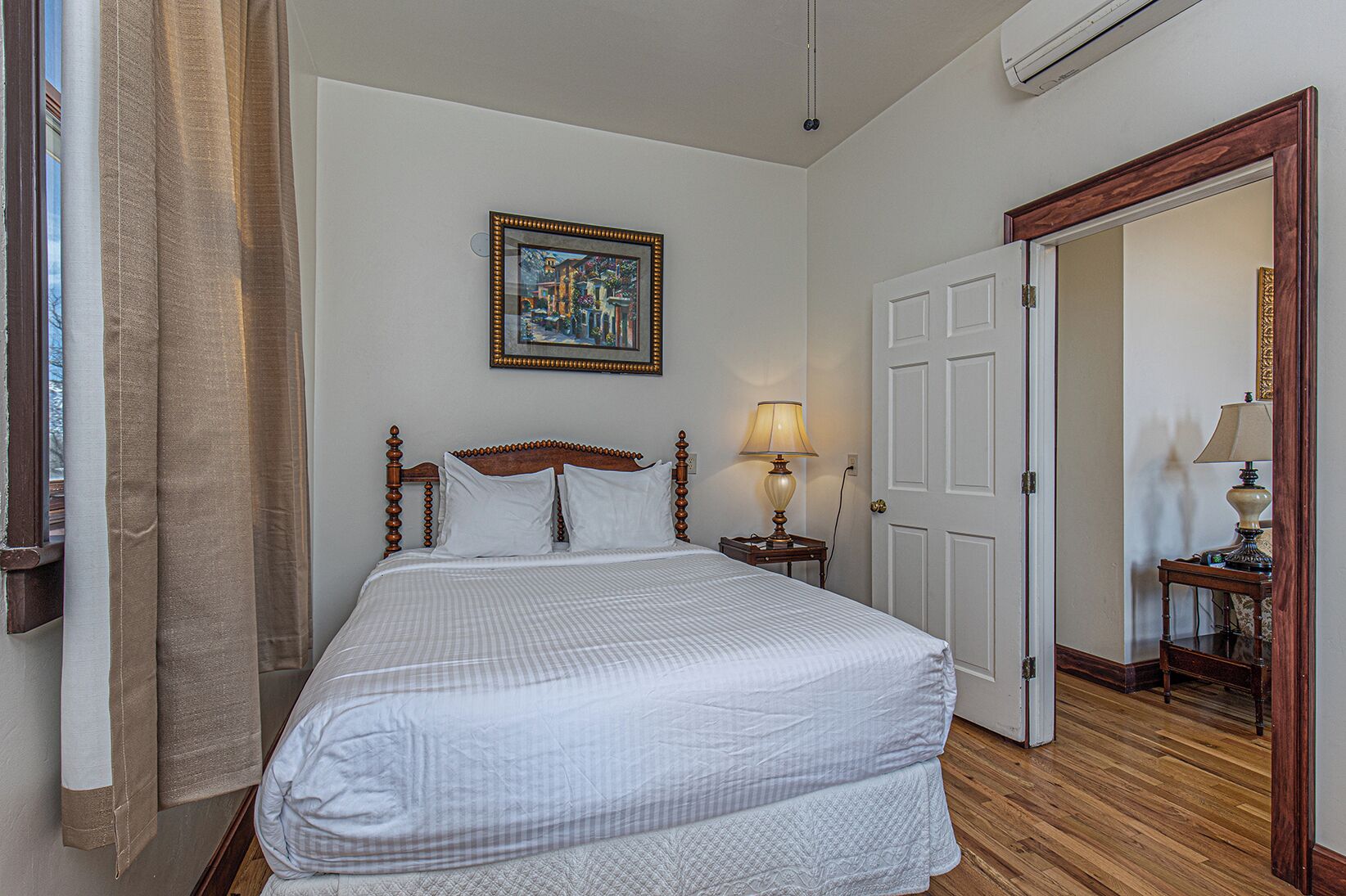 ملاءات من القطن المصري وأغطية فراش متميزة وأسرّة بطبقة علوية مريحة