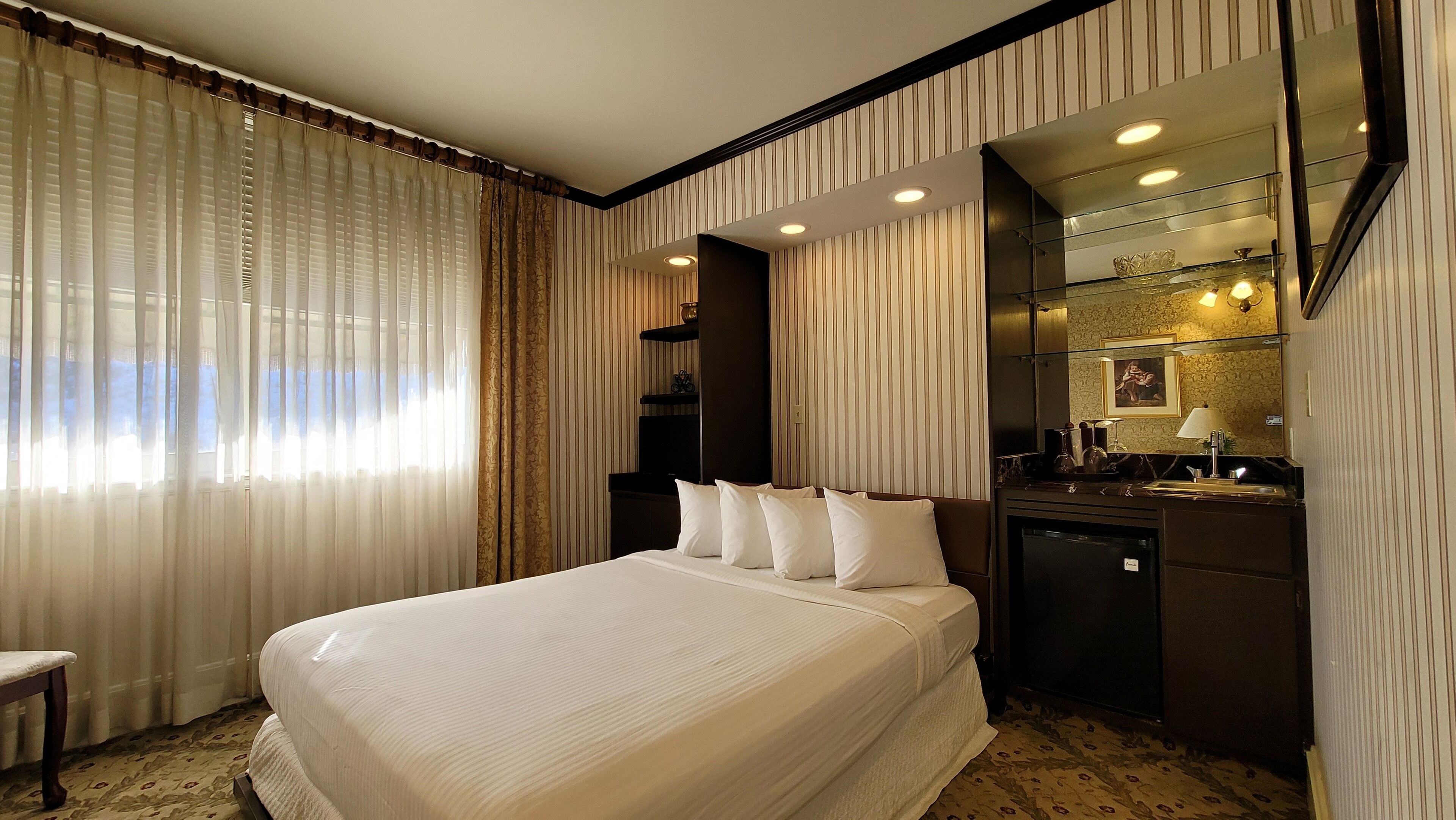 1 bedroom, egyptian cotton sheets, premium bedding, pillow-top beds