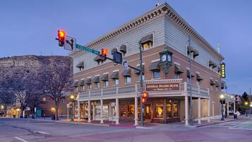 Façade de l’hébergement - soirée/nuit