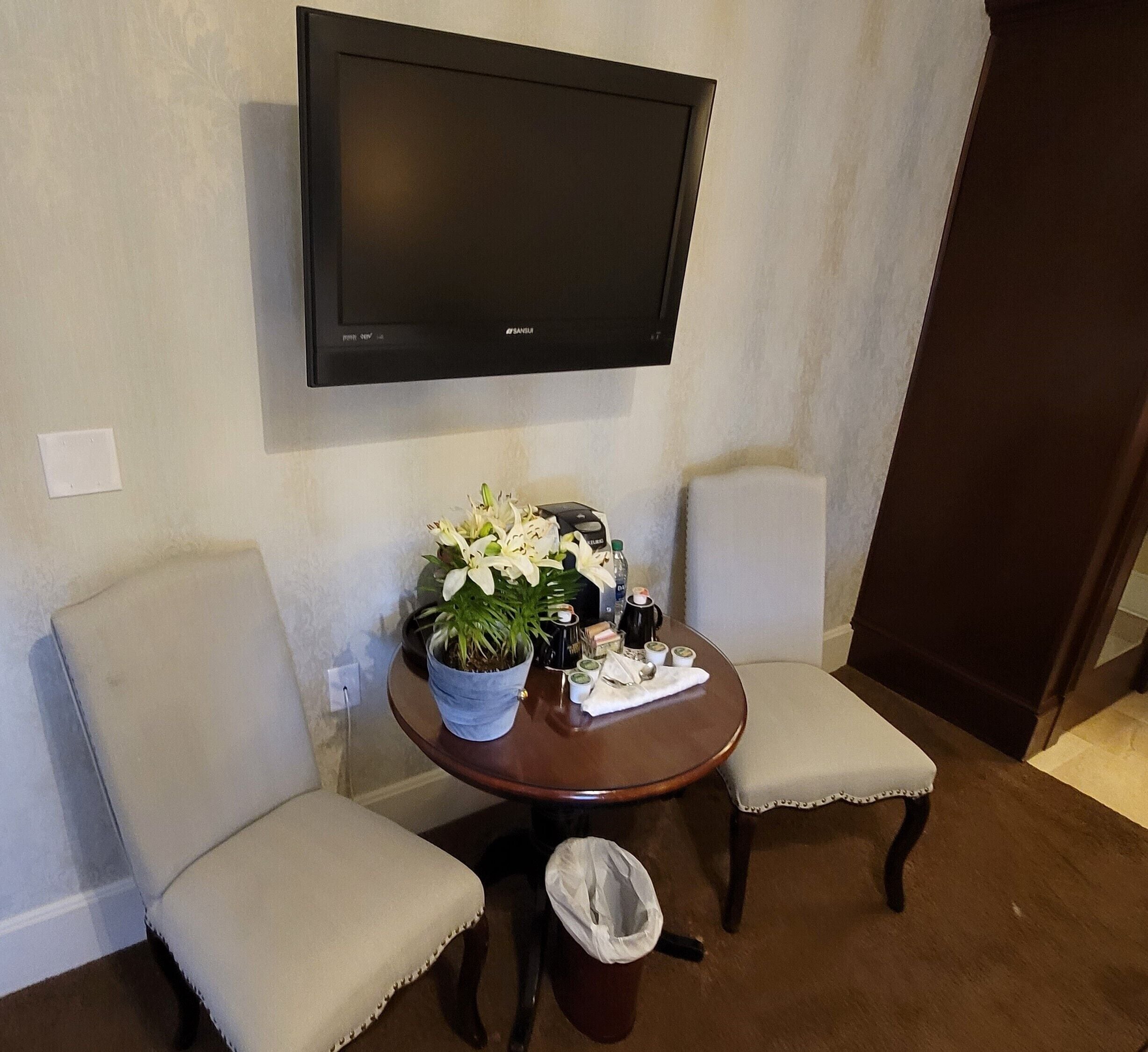 42-inch flat-screen tv with cable channels, tv, ipod dock