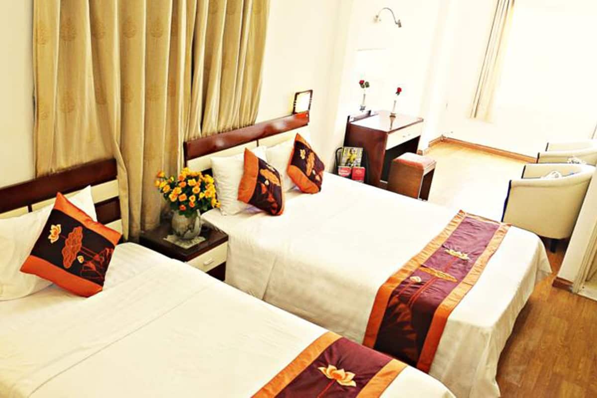 Quarto triplo luxo | 1 quarto, roupas de cama premium, frigobar, cofres nos quartos