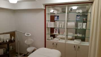 Sauna, hot tub, body treatments, body wraps, body scrubs, facials