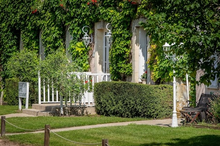 Vista frontal de la propiedad