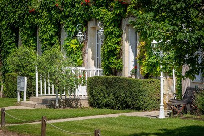 Le Fleuray Hotel & Restaurant