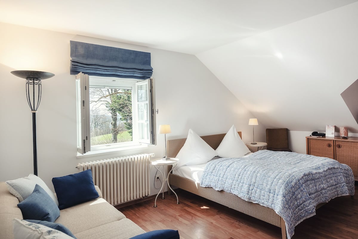 Suite familiar, vistas parciales al lago | Ropa de cama de alta calidad y colchones con acolchado adicional