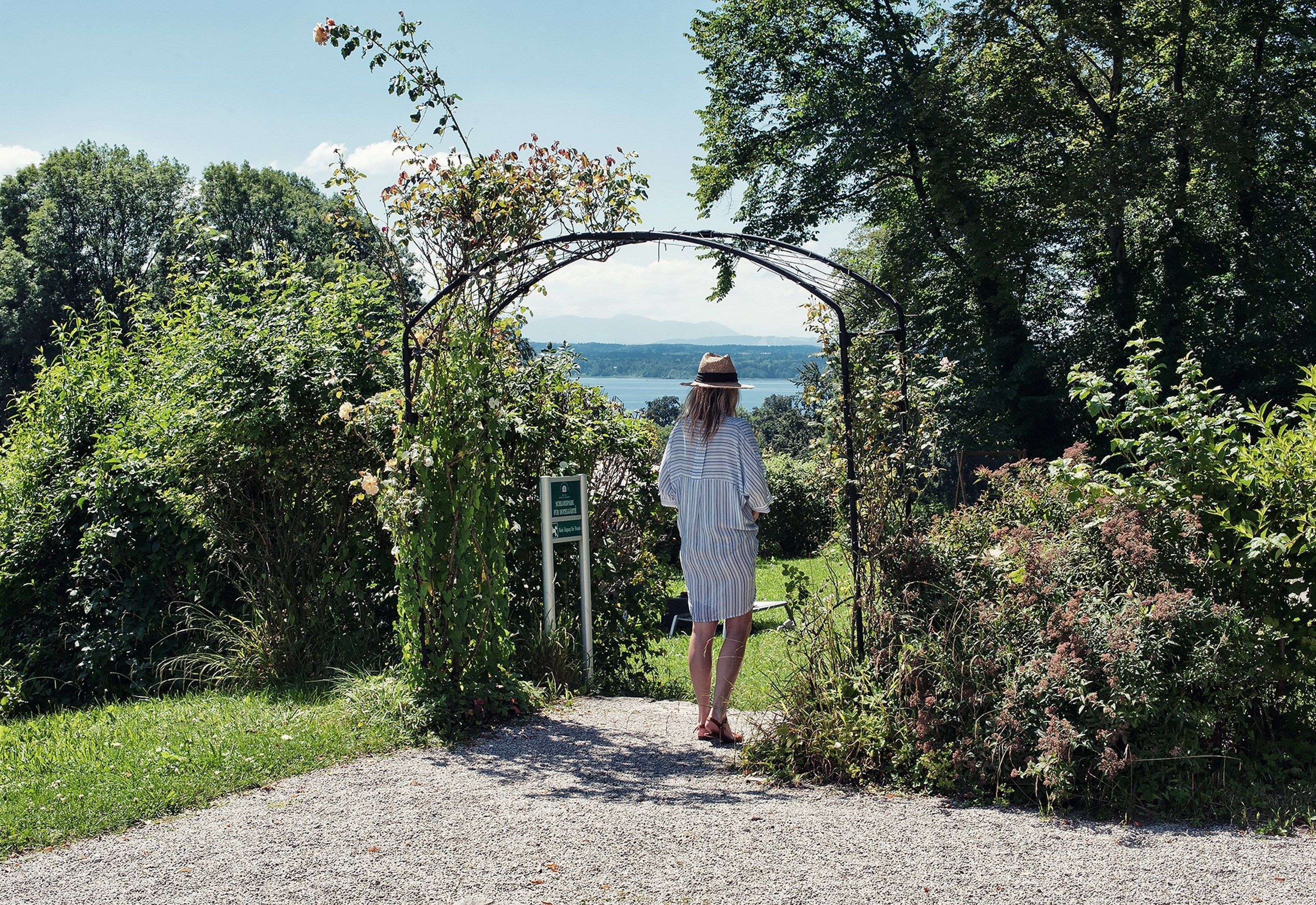 sauna, steam room, body treatments, body scrubs, facials