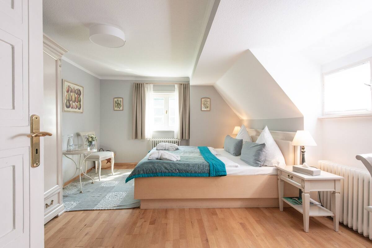 double room, garden view | premium bedding, pillow-top beds, in-room safe, individually decorated