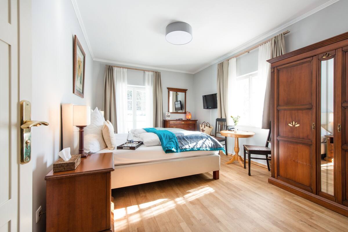 double room, garden view | premium bedding, pillow-top beds, in-room safe, individually decorated