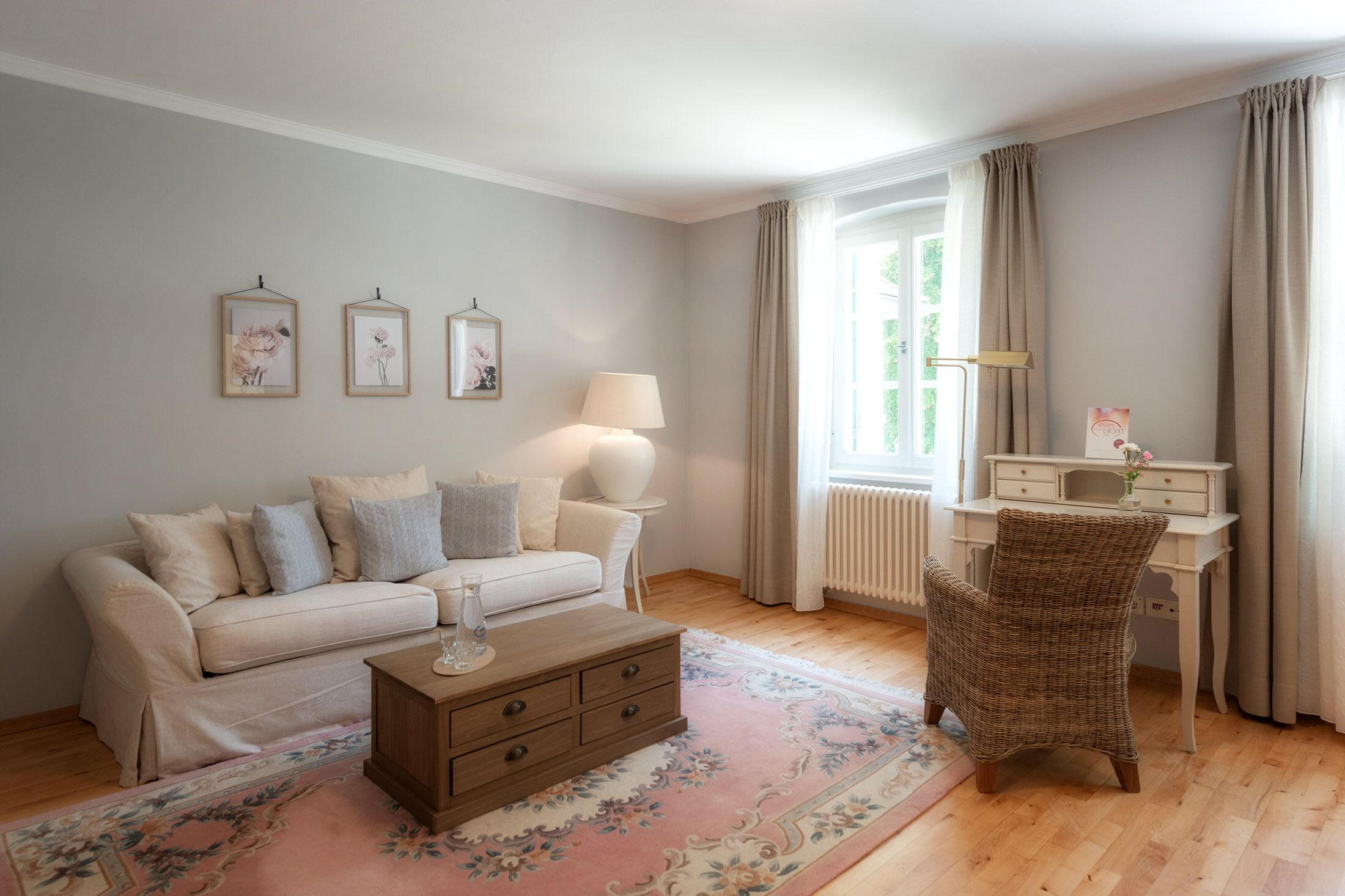 junior suite, partial lake view | premium bedding, pillow-top beds, in-room safe, individually decorated