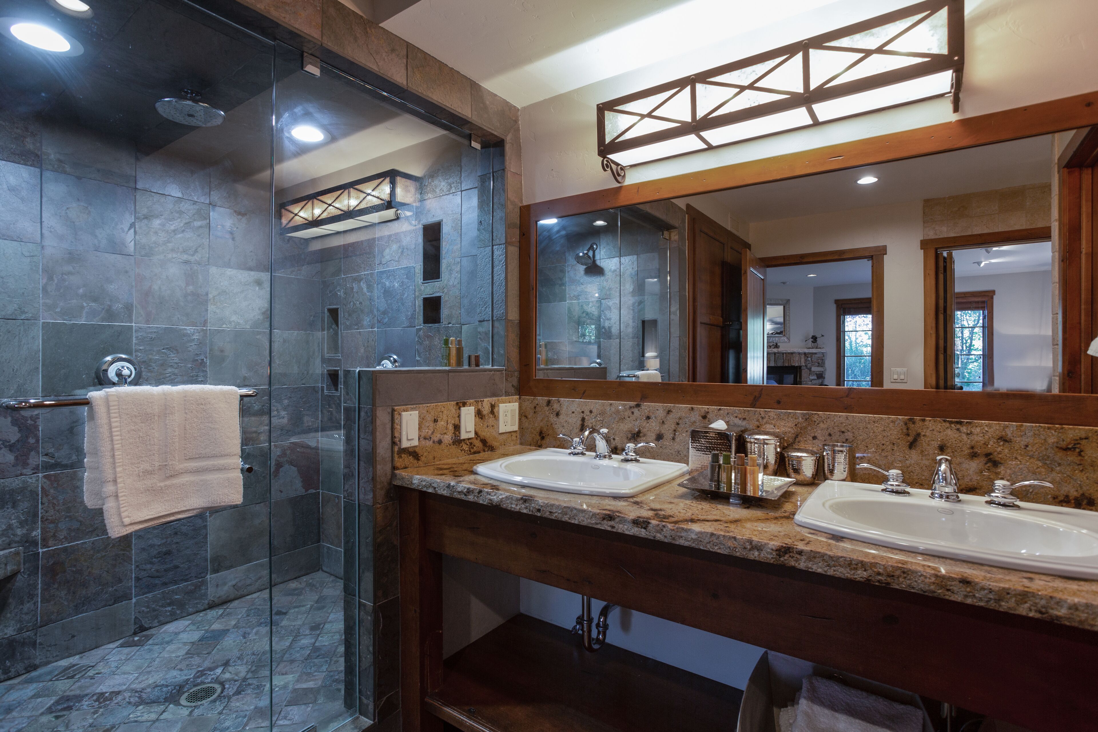 condo, 1 bedroom (condominium) | bathroom | free toiletries, hair dryer, towels