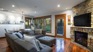 Condo, 1 Bedroom (Condominium) | Living area | 32-inch flat-screen TV with satellite channels, TV