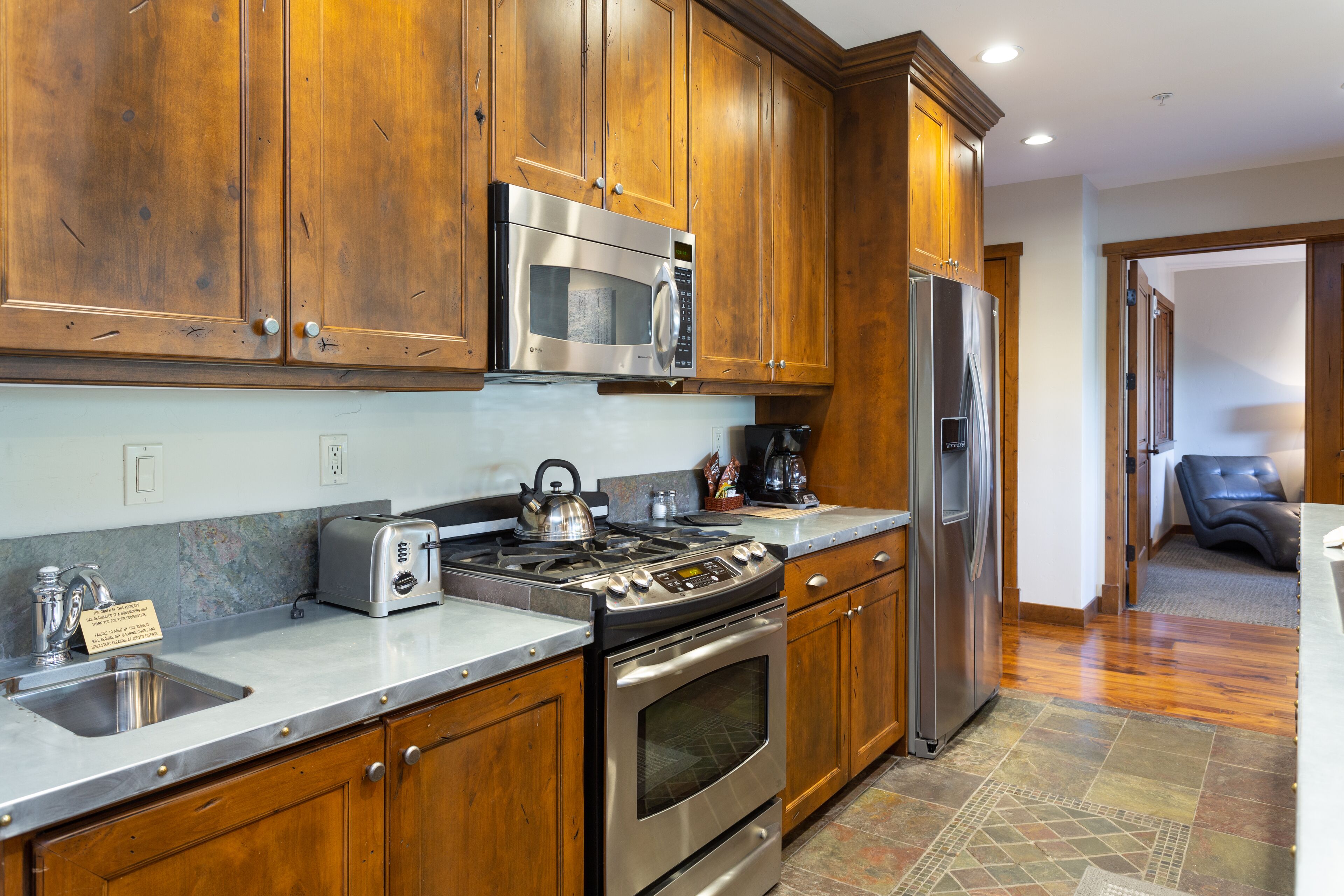 condo, 1 bedroom (condominium) | private kitchen | fridge, microwave, coffee/tea maker