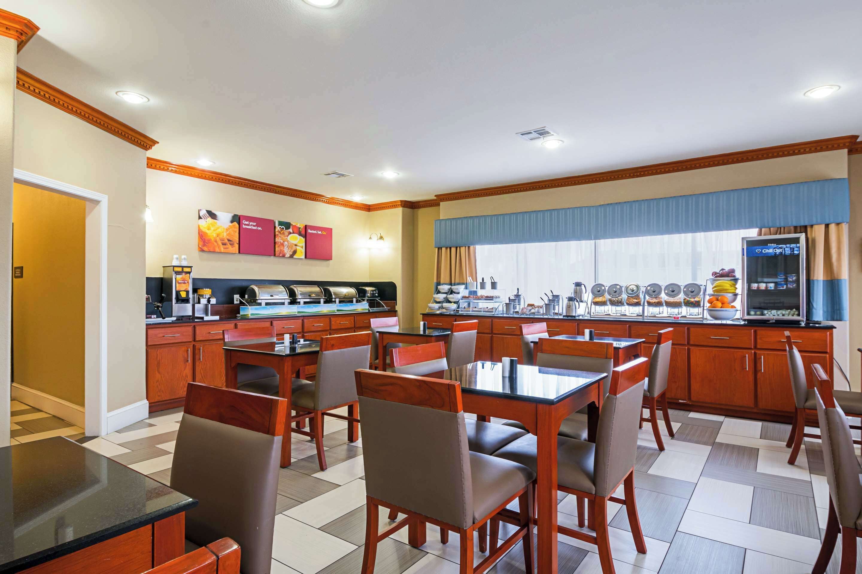 Free daily buffet breakfast