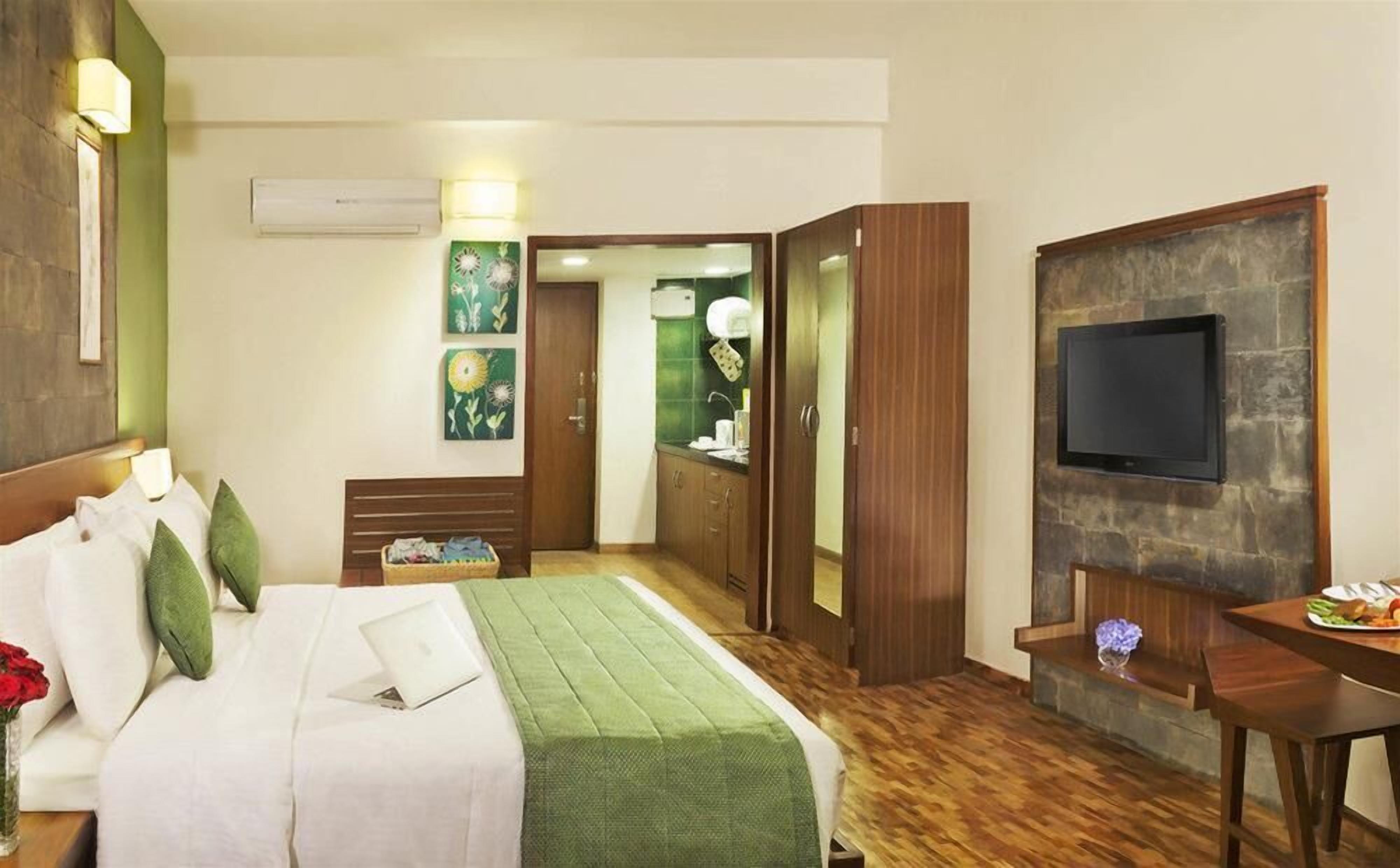 Premium bedding, minibar, in-room safe, desk