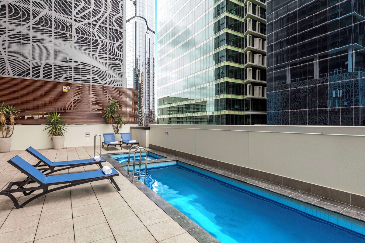 Oaks Brisbane River City Suites