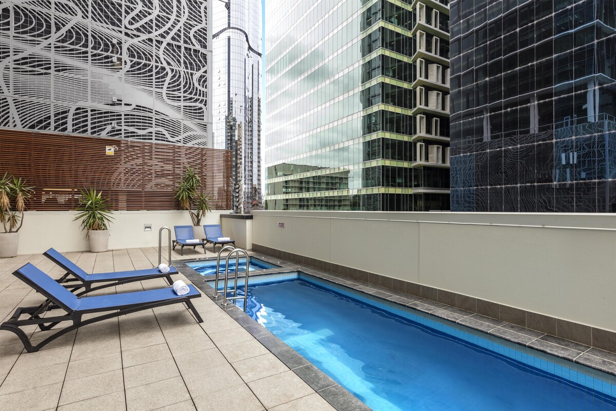 Oaks Brisbane River City Suites