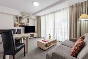 Apartment, 1 Bedroom (No Housekeeping) | Desk, laptop workspace, iron/ironing board, cribs/infant beds - Oaks Brisbane River City Suites (Brisbane)