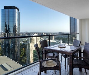 Balcony view - Oaks Brisbane River City Suites (Brisbane)