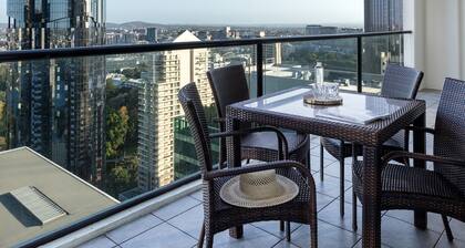 Oaks Brisbane River City Suites