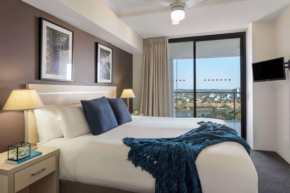 Oaks Brisbane River City Suites
