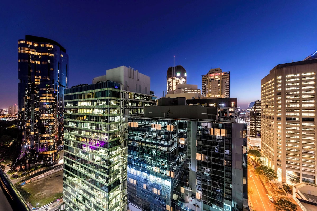 Oaks Brisbane River City Suites