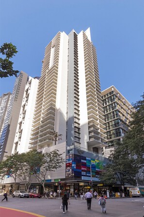 Unclassified image, 3 of 68, button - Oaks Brisbane River City Suites (Brisbane)