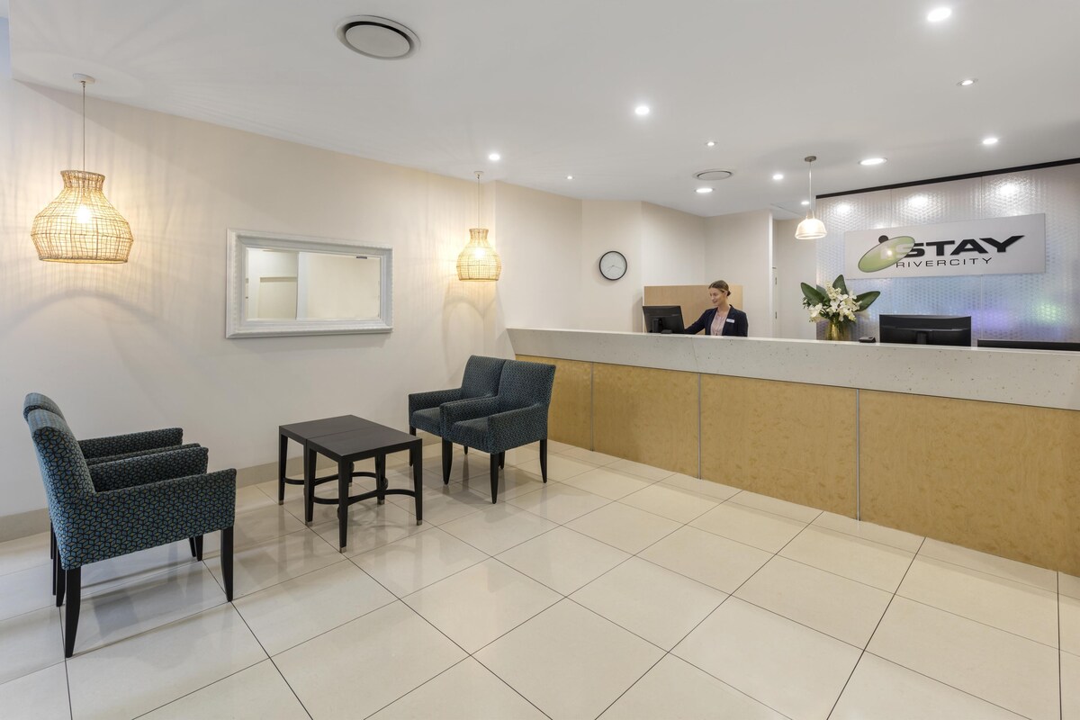 Oaks Brisbane River City Suites