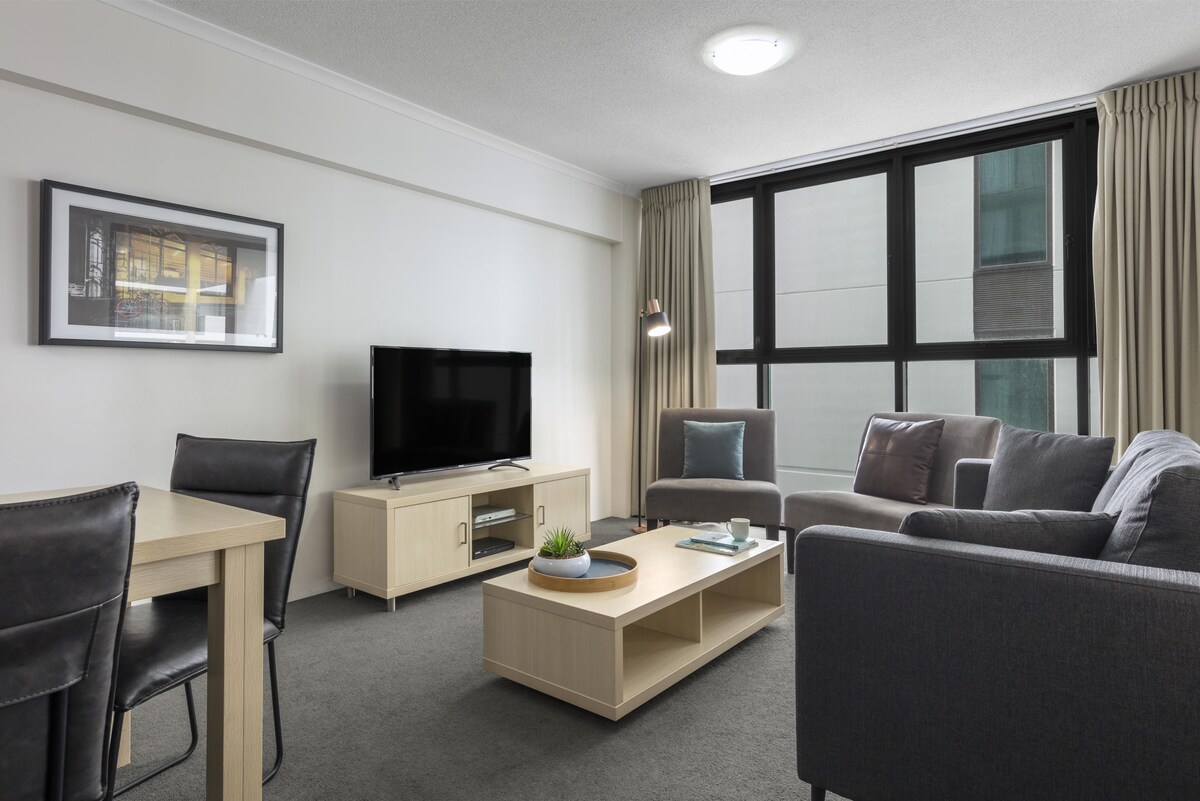 Oaks Brisbane River City Suites