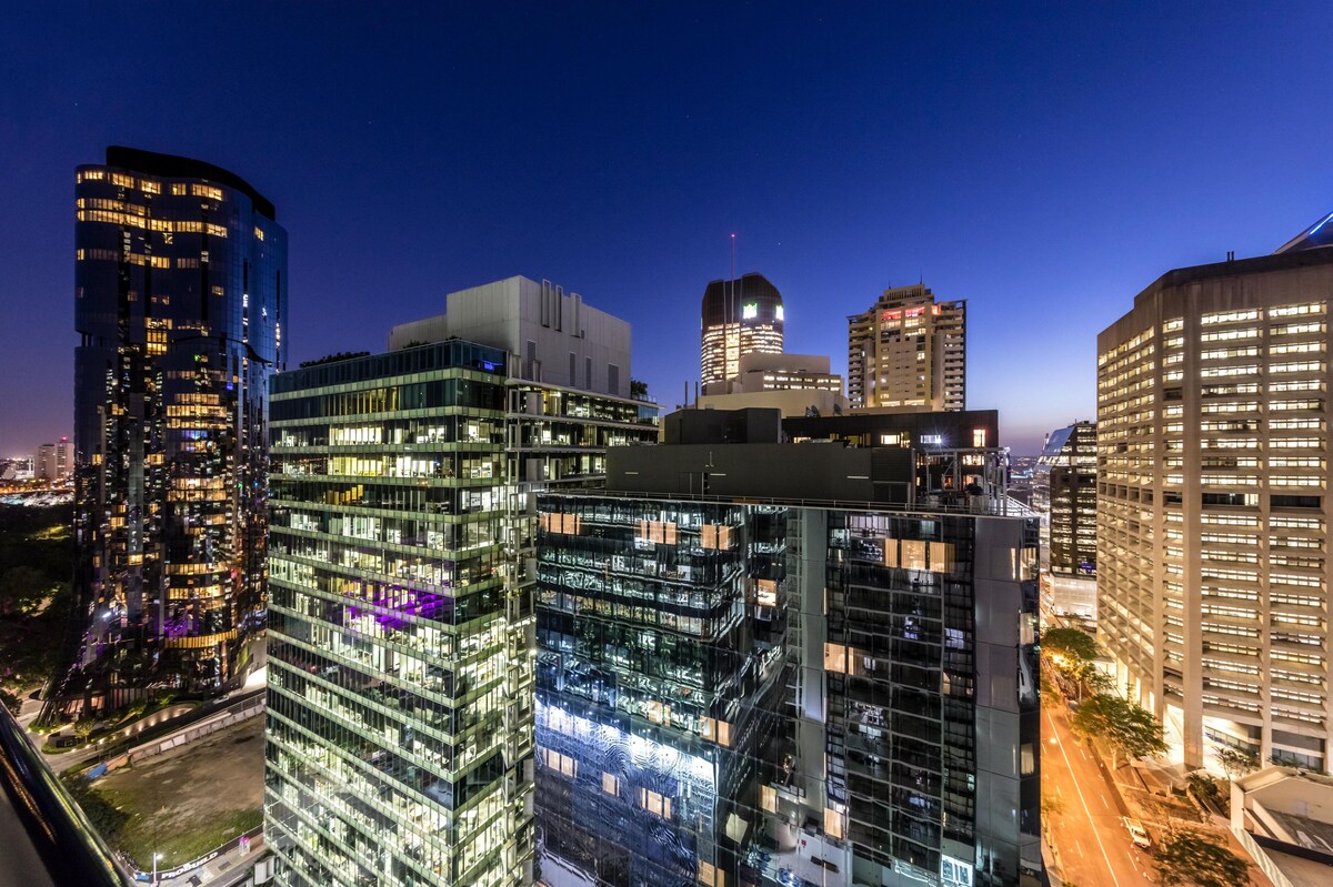 Oaks Brisbane River City Suites