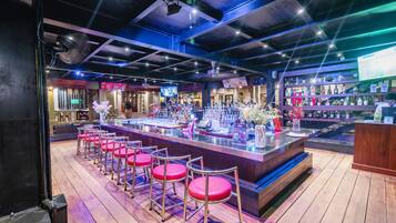 Pool views, serves lunch, dinner, and brunch