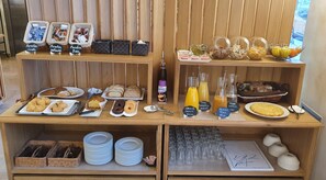 Daily buffet breakfast (EUR 8.50 per person) - Hotel Abadía Camino Santiago (Burgos)