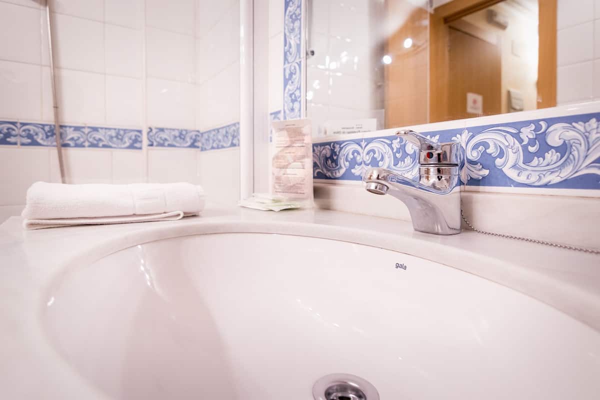 double penthouse (no elevator) | bathroom sink